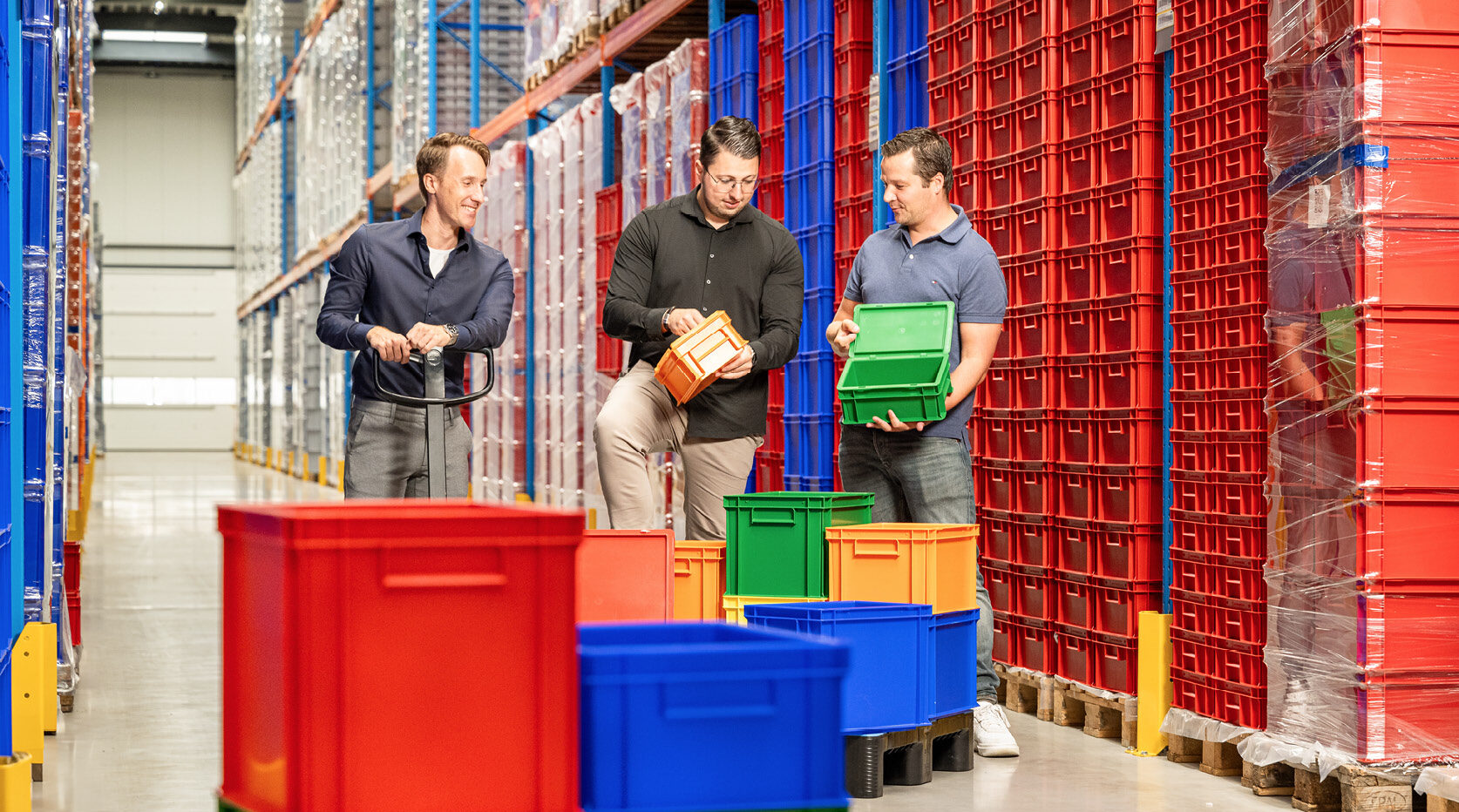 Transoplast Group - Euronorm stapelbakken, kunststof kratten, kunststof pallets en palletboxen
