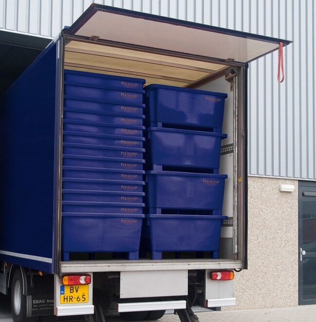 Stapel-nestbare Boxen in einem LKW Transoplast